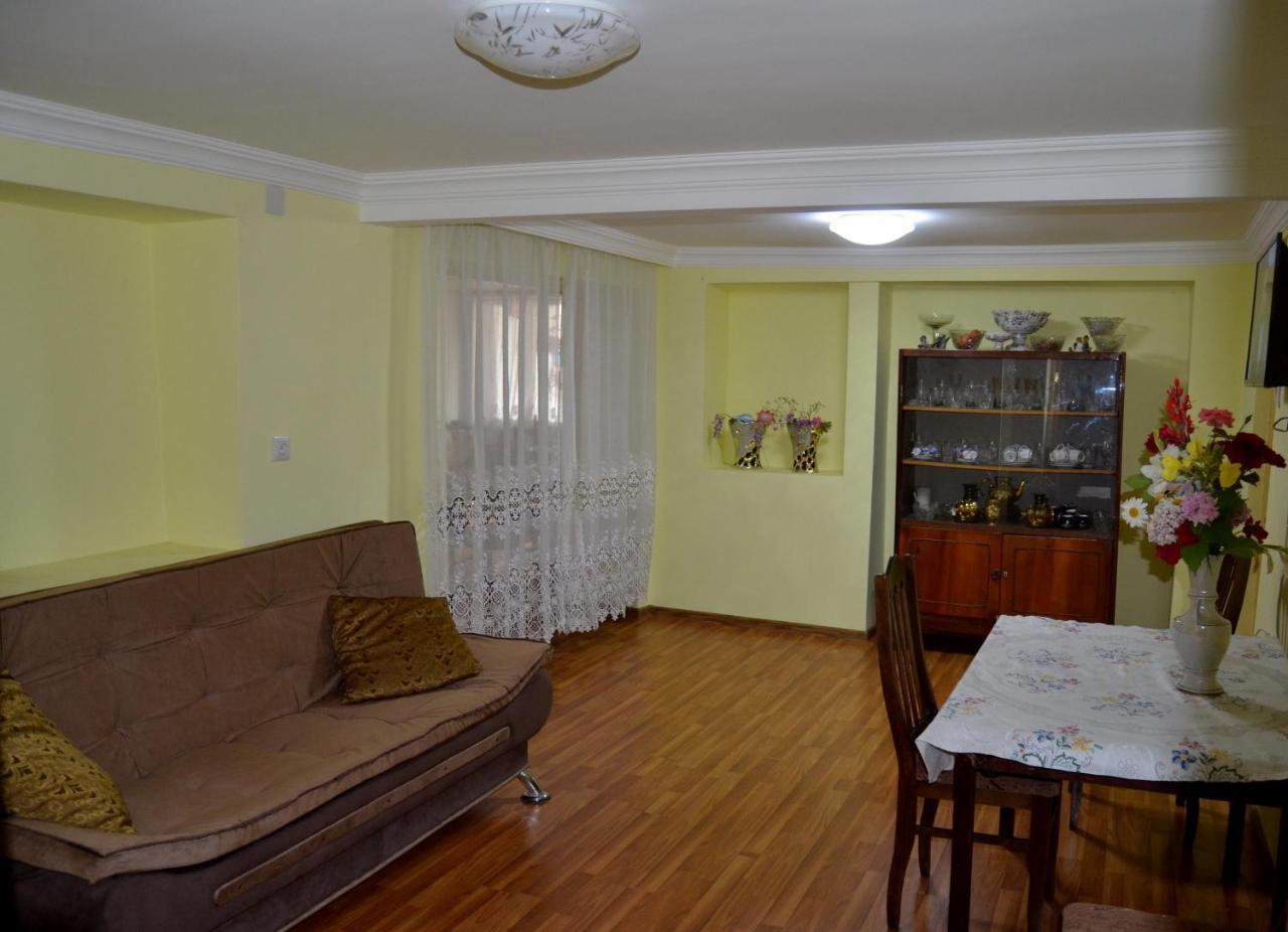 Nunu'S Guesthouse Tskaltubo Exterior photo