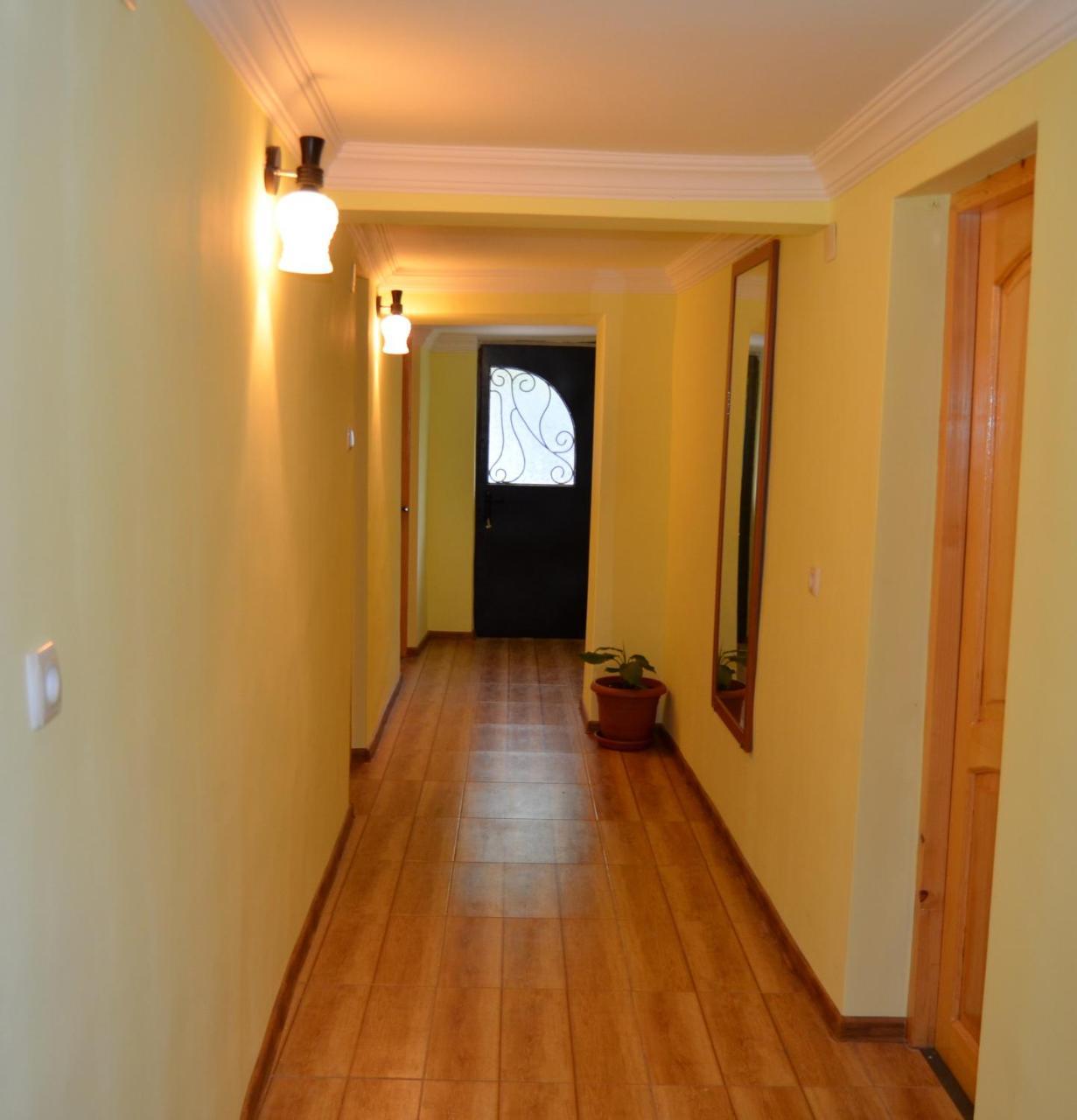 Nunu'S Guesthouse Tskaltubo Exterior photo